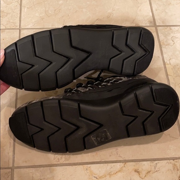 LOUIS VUITTON SHOES - Picture 2 of 4